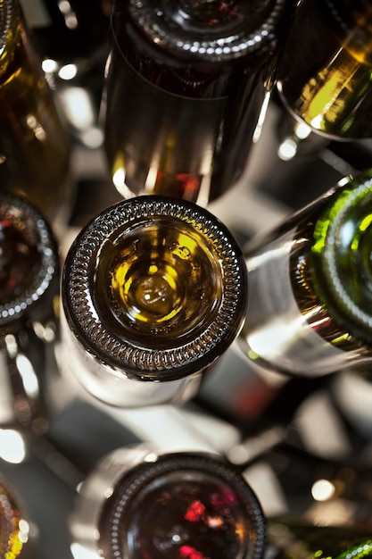 Photo arrière-plan de bouteilles en verre de vin vides