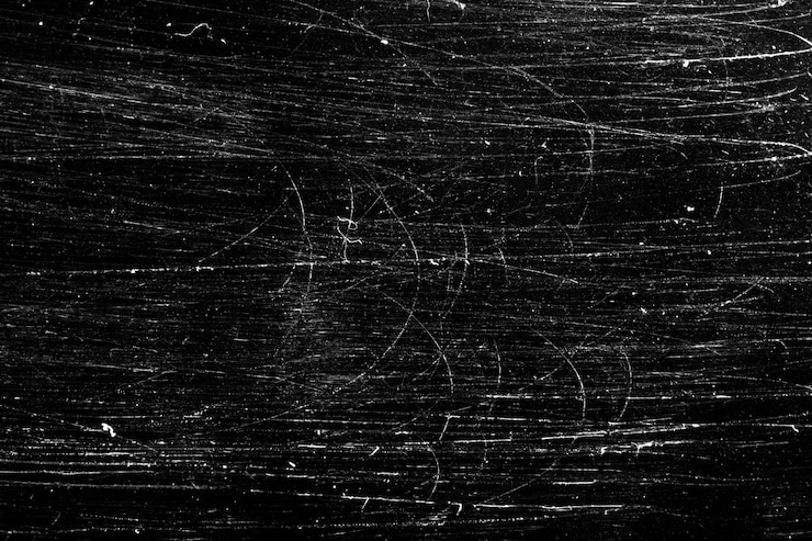 Photo arrière-plan grunge avec des rayures sur un fond noir