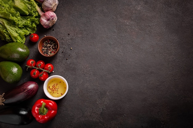 Arrière-plan avec des légumes frais, mise à plat, espace de copie