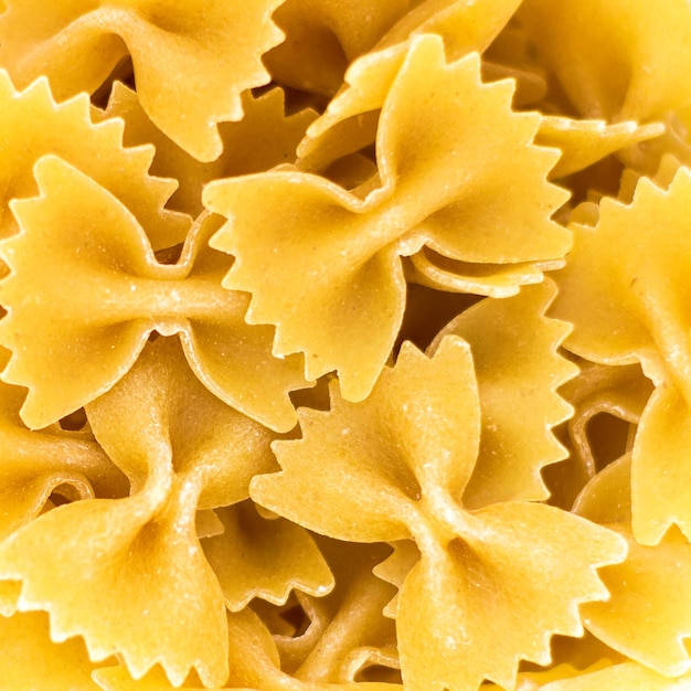 Arrière-plan des pâtes de farfalle crues