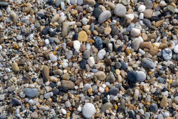 Arrière-plan de petits cailloux et pierres au bord de la mer ou dans le jardin