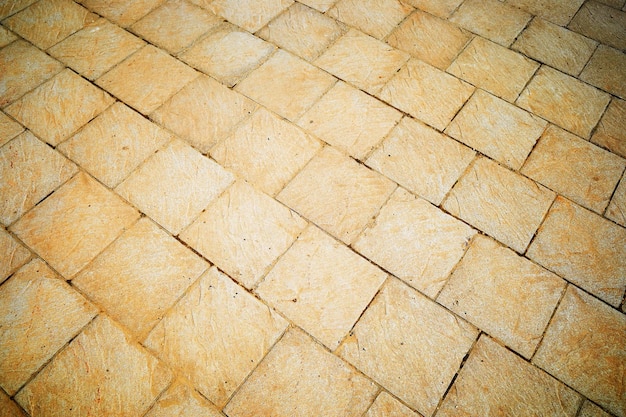 Arrière-plan de la texture des carreaux de rue bruns diagonaux