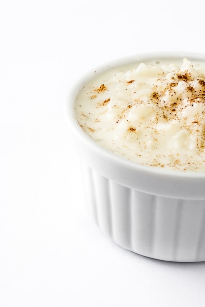 Arroz con leche Riz au lait à la cannelle isolated on white