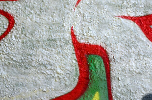 Art de rue Image de fond abstraite d'un fragment d'une peinture de graffiti colorée dans des tons de chrome et de rouge