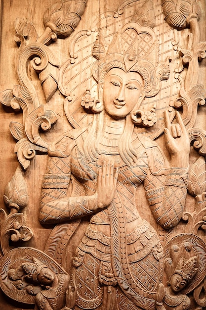 L'art de la sculpture sur bois au Cambodge