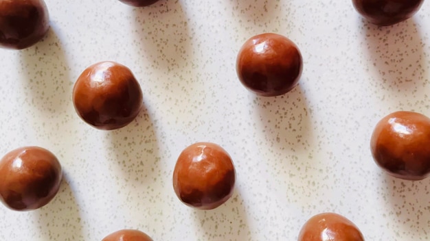 L'art des snacks ronds enrobés de chocolat