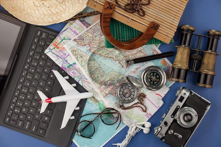 Photo articles utilisés dans les voyages sur le fond des cartes