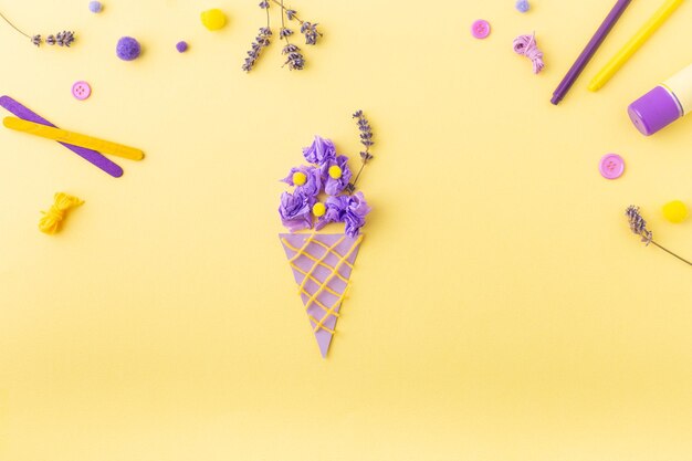 Artisanat de crème glacée en papier pour les enfants à la maison ou à la maternelle idées d'été photo de haute qualité