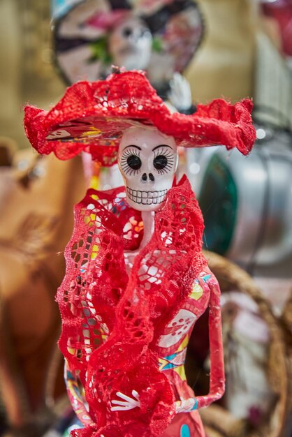 Artisanat pour le 2 novembre jour des morts d'une catrina en papier