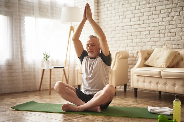 Asana Yoga Exercices Entraînement d&#39;étirement de papy.