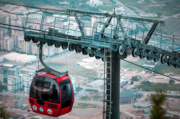 Photo ascenseur de route de câble de cabine tunek tepe montagne dans la banlieue d'antalya turquie