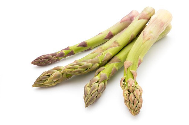 Asperges écologiques. Légumes frais.