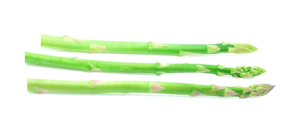 Photo asperges isolées sur blanc.