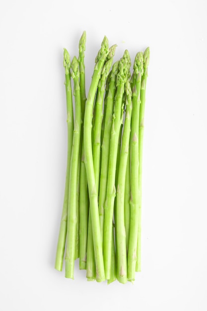 Asperges isolées sur blanc