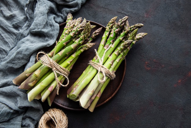 Asperges vertes fraîches