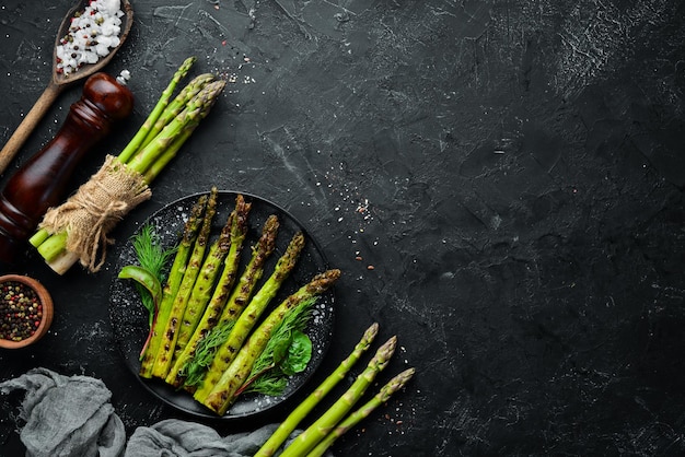 Asperges vertes grillées aux épices Alimentation saine Vue de dessus Espace libre pour votre texte