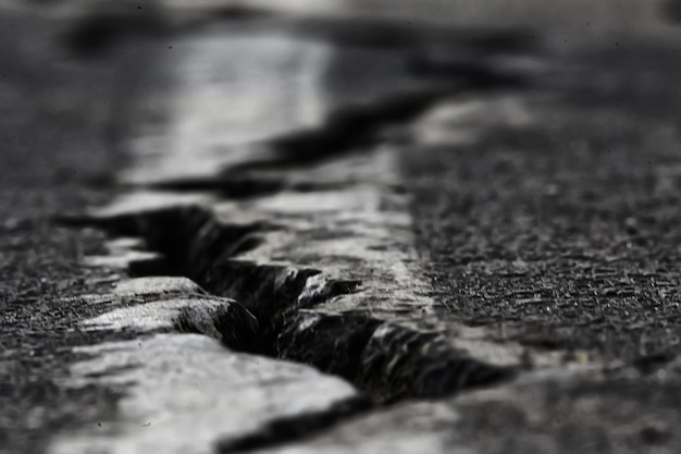 asphalte dans la texture des fissures / fond abstrait fissures sur la route goudronnée