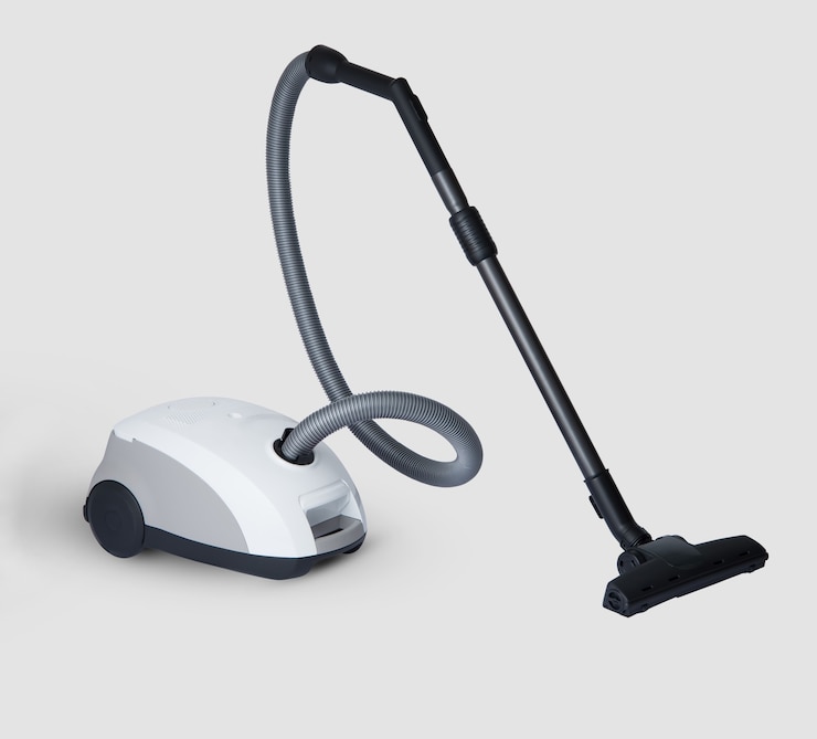 Photo aspirateur domestique moderne sur fond blanc pour copier l'espace et découper
