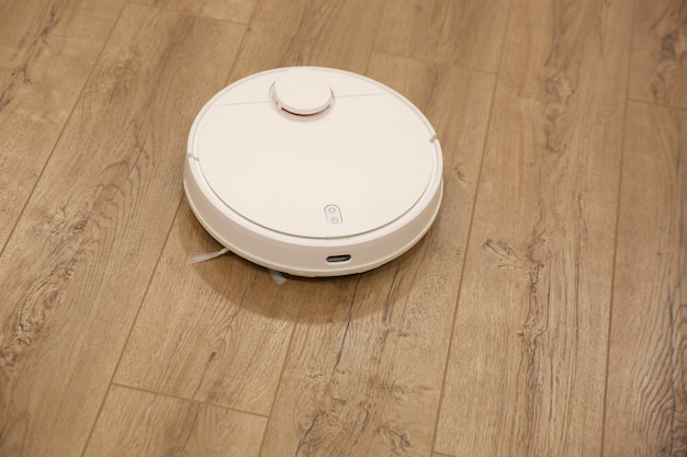 Aspirateur robot sur stratifié