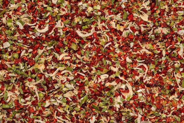 Assaisonnement pour soupe, fond de tranches de légumes secs. Vue de dessus.