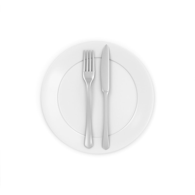Assiette blanche avec fourchette et couteau isolé sur blanc