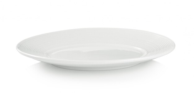 Assiette blanche vide sur espace blanc