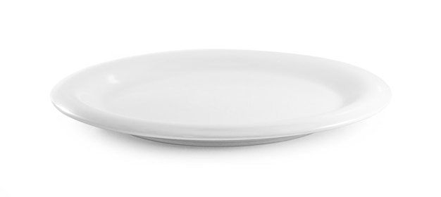 Assiette blanche vide sur surface blanche