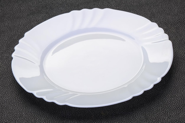 Assiette blanche vide