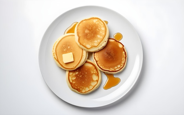 Photo une assiette de crêpes au beurre et sirop