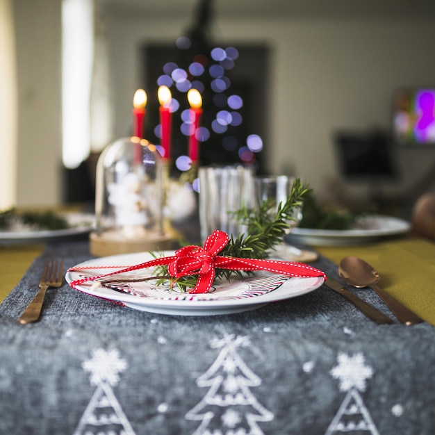 assiette décorée nappe de Noël haute qualité et résolution beau concept photo