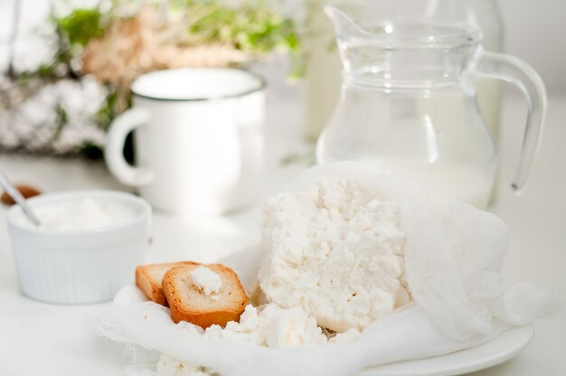 Assiette de fromage cottage fait maison