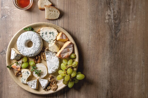 Assiette de fromages au miel