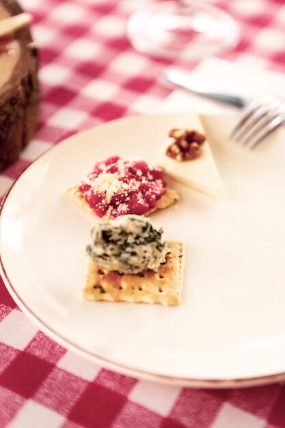 Assiette de fromages Plateau de charcuterie vins et fromages gourmands