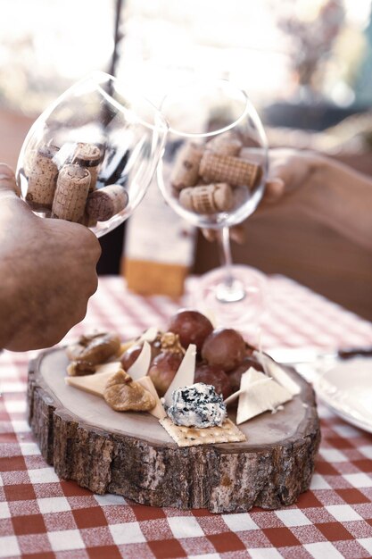 Assiette de fromages Plateau de charcuterie vins et fromages gourmands