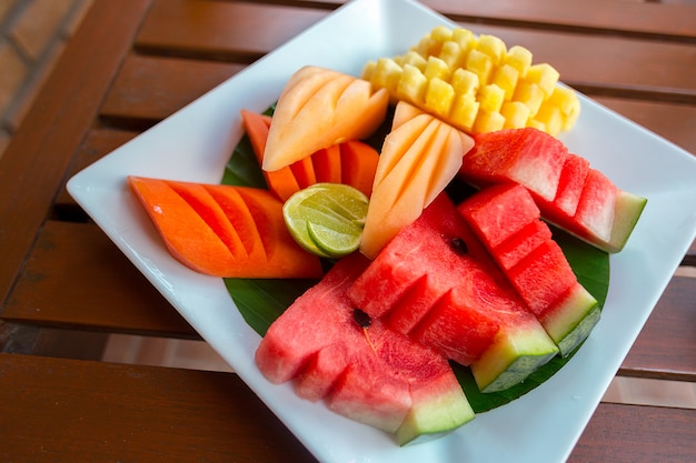 Assiette De Fruits Bouchent