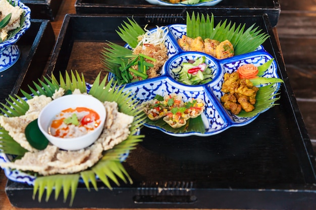 Assiette de nourriture thaïlandaise ciblée