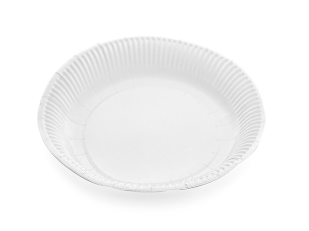 Assiette en papier isolé sur fond blanc