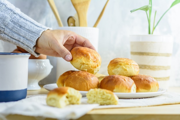 assiette avec petits pains maison