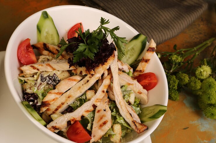 Photo assiette de salade fraîche avec un mélange de légumes verts