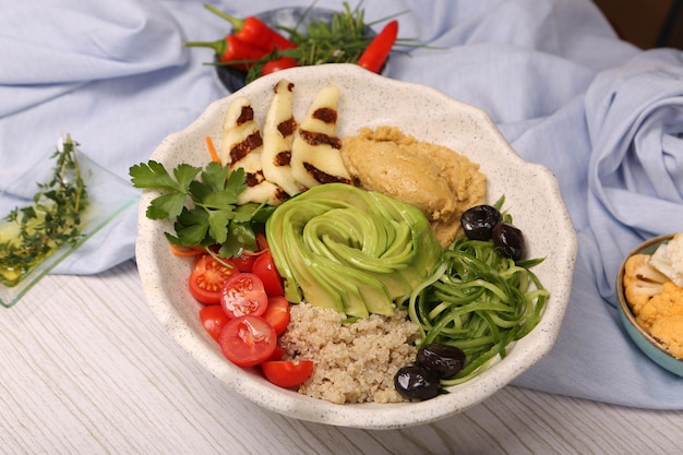 Assiette de salade fraîche avec mesclun