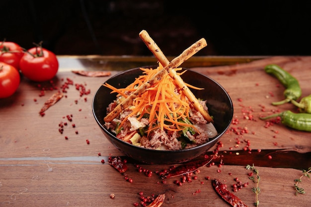 Assiette de salade fraîche avec mesclun