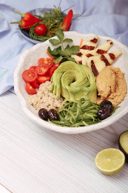 Assiette de salade fraîche avec mesclun