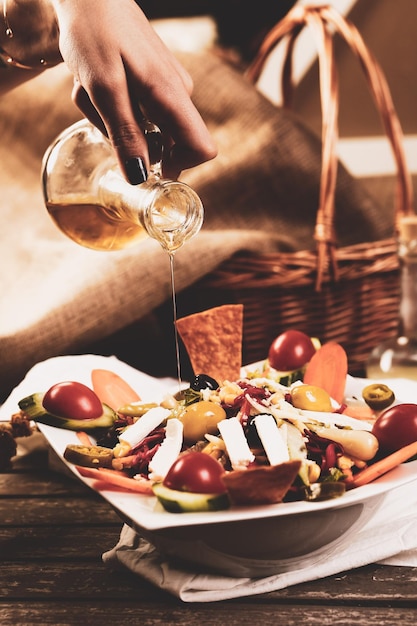 Assiette de salade fraîche avec mesclun