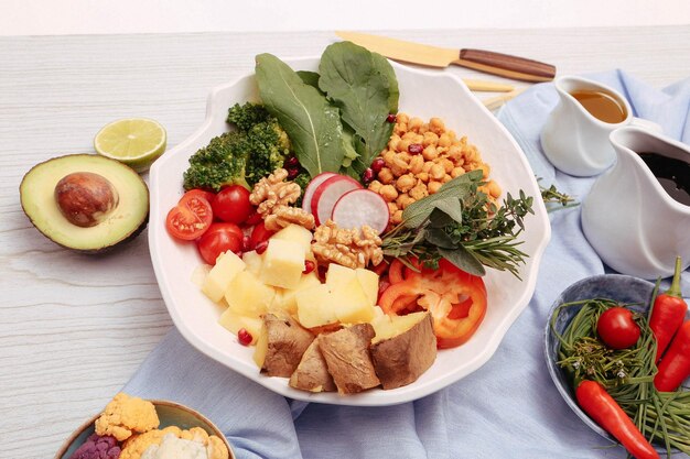 Assiette de salade fraîche avec mesclun