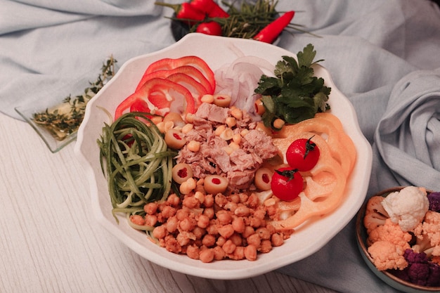 Assiette de salade fraîche avec mesclun