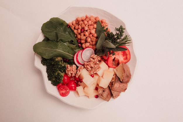 Assiette de salade fraîche avec mesclun