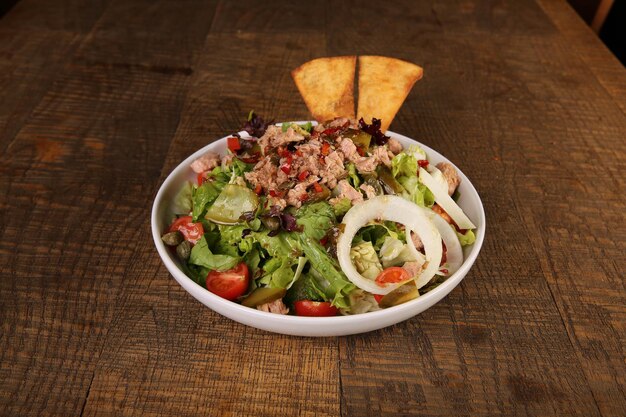 Assiette de salade fraîche avec mesclun