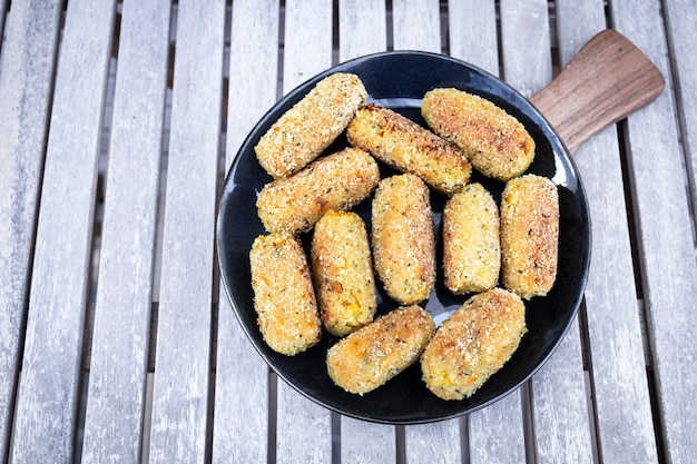 Assiette de tapas avec croquettes Tapas espagnoles