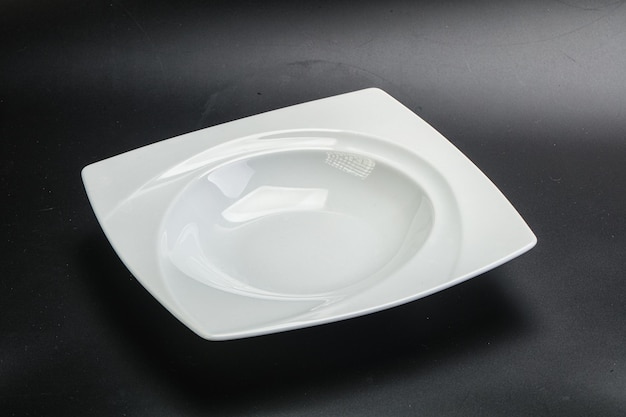 Assiette vide blanche pour servir