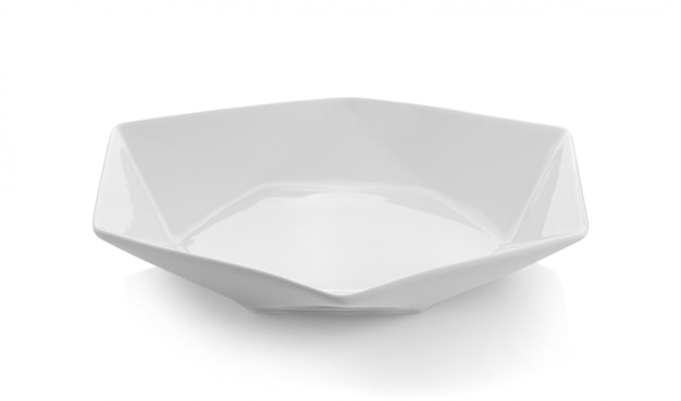 Assiette vide isolé sur blanc